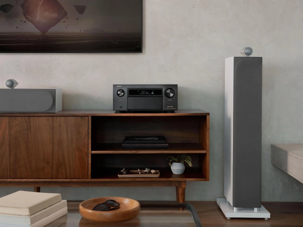 AV-Receiver in einem Wohnzimmer-Setup