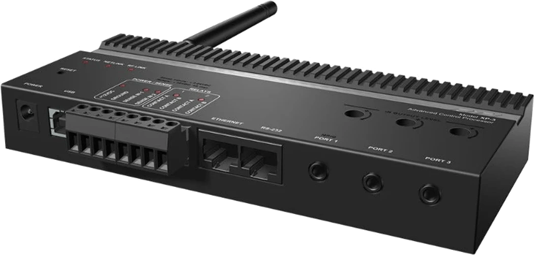 Rückansicht des RTI XP-3 Steuerungsprozessors mit sichtbaren Anschlüssen und Antenne.