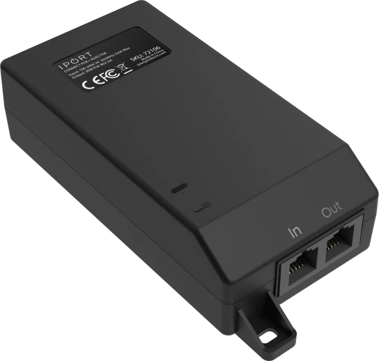 Schrägansicht des IPORT CONNECT PoE+ Injektors mit sichtbaren Anschlüssen.