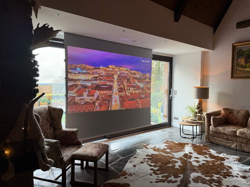 Laser TV in der Decke?! - Freier Blick in den Garten & HEIMKINO auf Knopfdruck