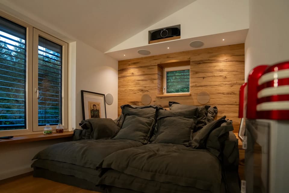 TRAUMHAUS am See mit HEIMKINO & MultiRoom Audio System mit SONOS & KEF