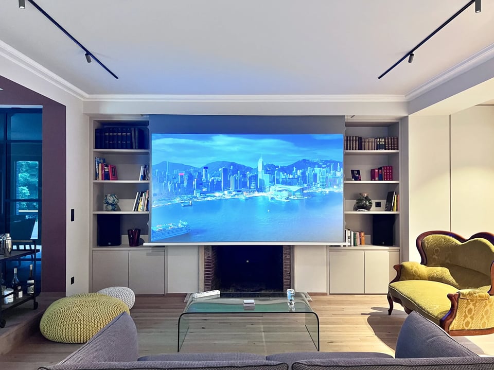 Center IM KAMIN?! Designer Kino im Wohnzimmer mit Speziallösungen