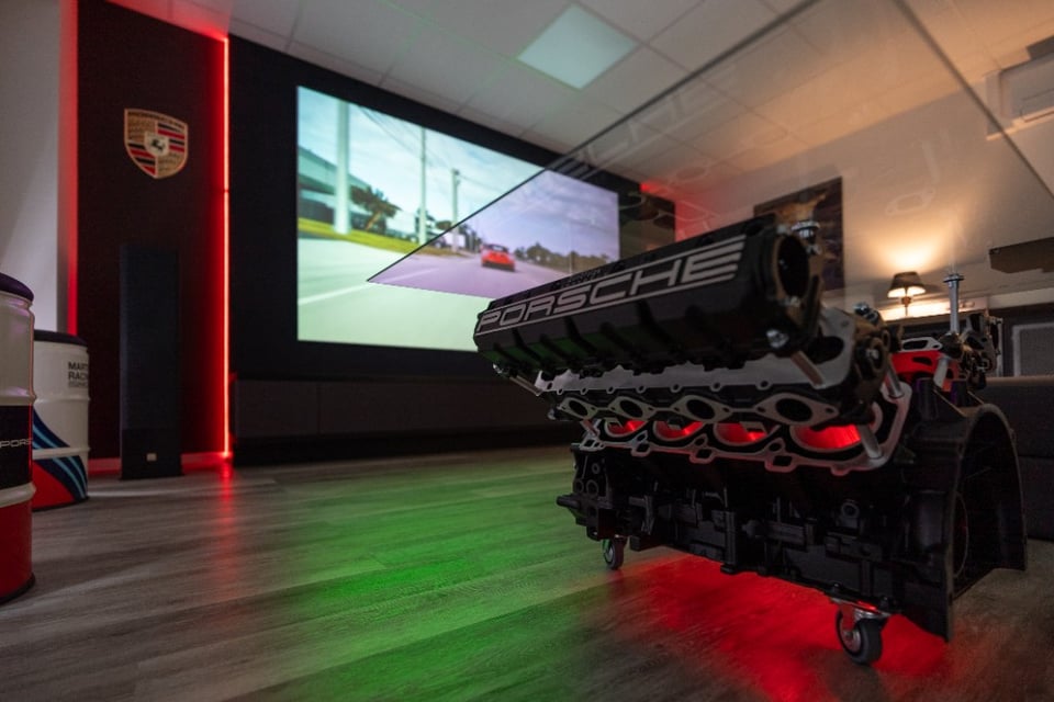 Porsche Kino: Heimkino mit Motorsport-Charakter