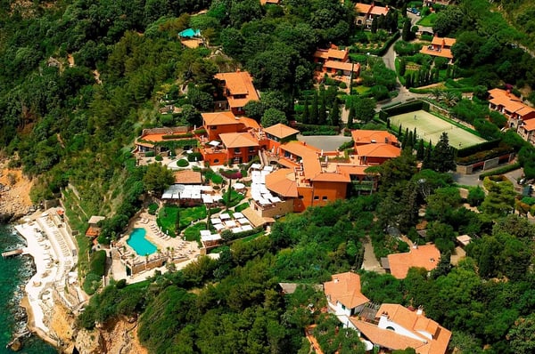Hotel Il Pellicano — legendary 1960s retreat on the Monte Argentario cliffs above the Tyrrhenian Sea at Porto Ercole, Tuscany