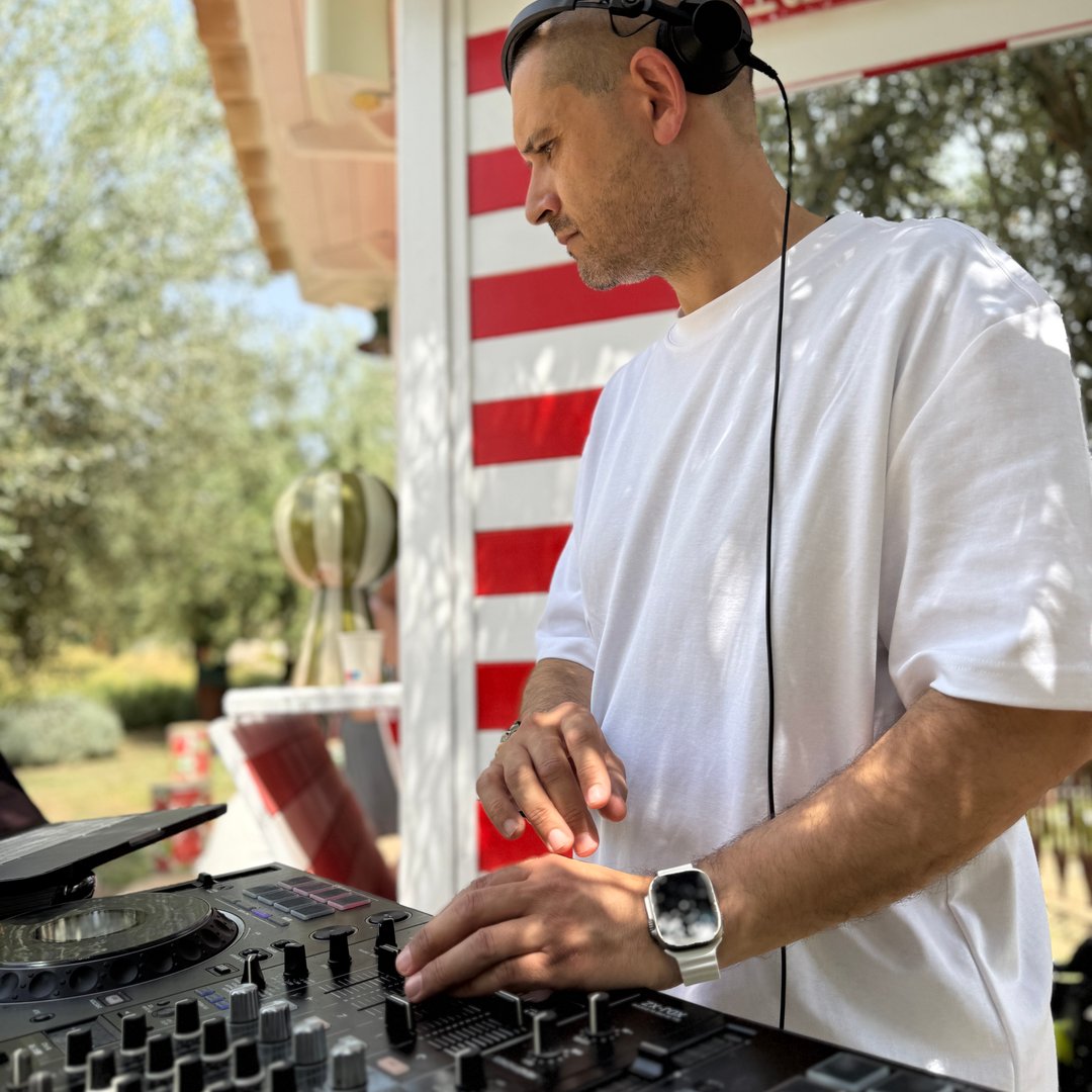 Andrew MacKenzie DJ portfolio
