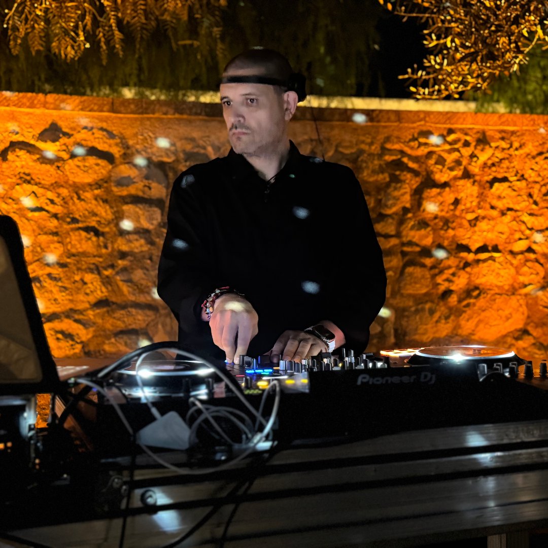 Andrew MacKenzie DJ portfolio
