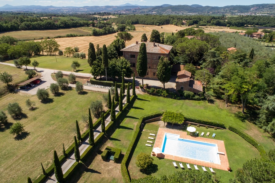 Villa Il Poggiolino wedding venue in Lucignano, Tuscany — photo 1