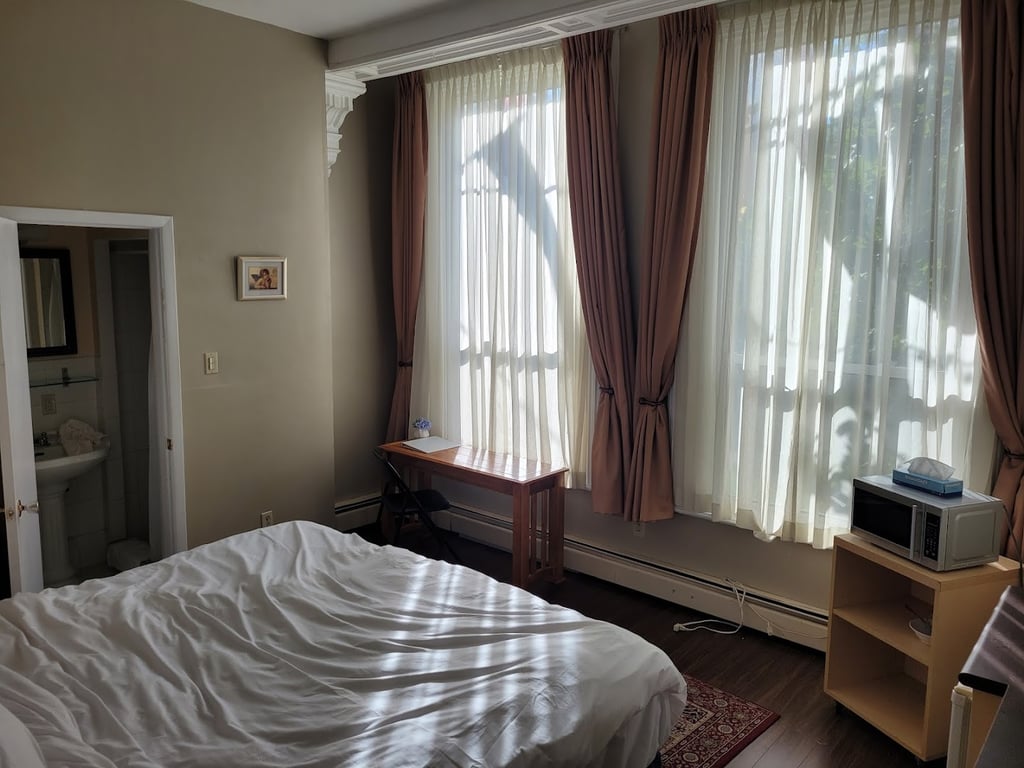 Gloucester Square Inns Toronto