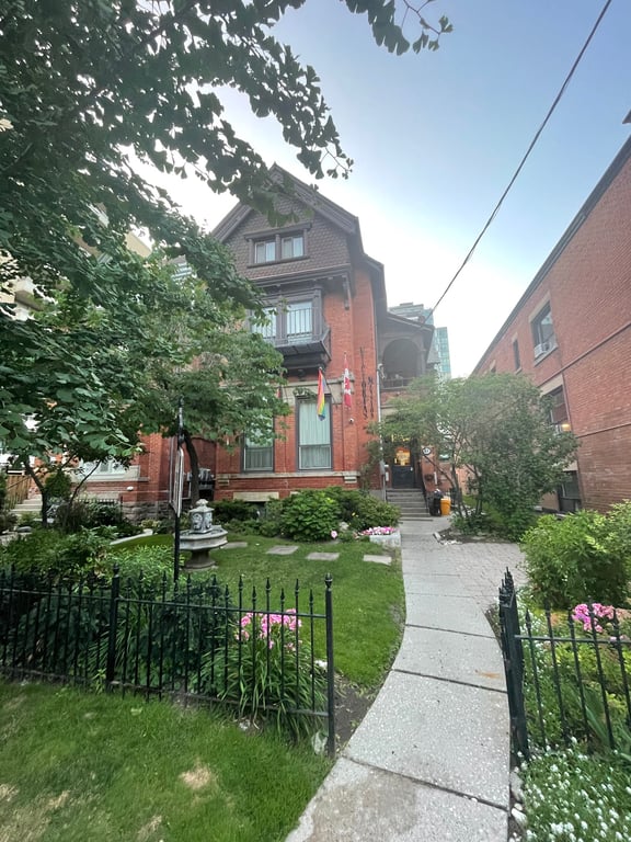 Gloucester Square Inns Toronto