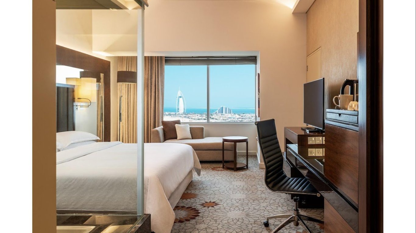Sheraton Mall of the Emirates Hotel, Dubai