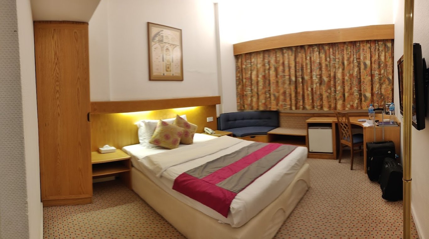Oasis Hotel