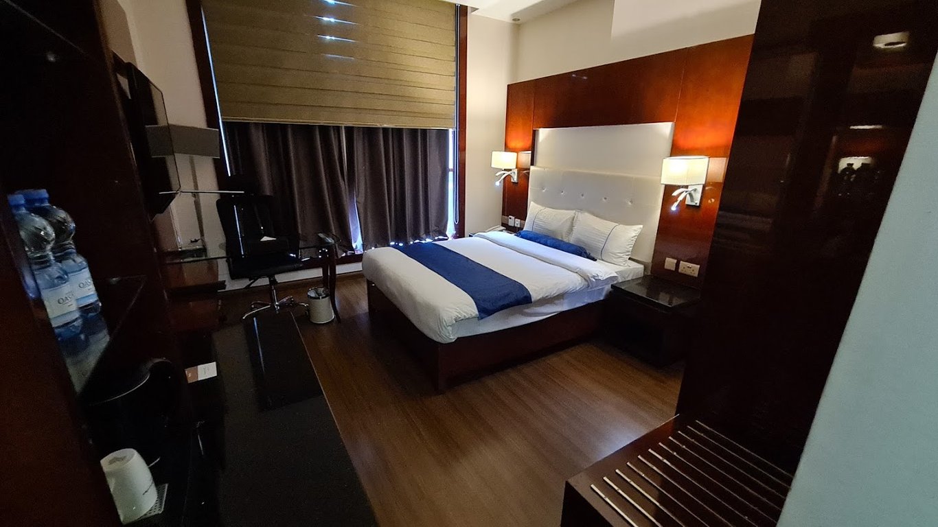 Golden Tulip Headington Ruwi Hotel