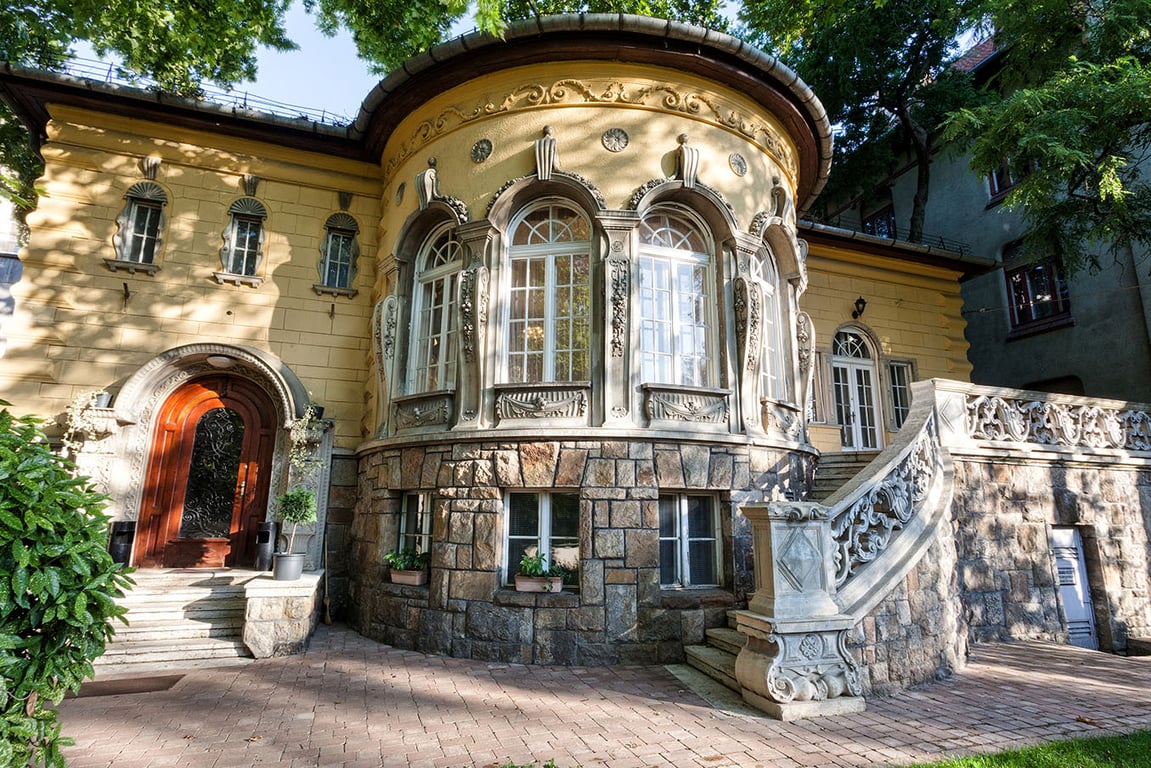 Ádám Villa