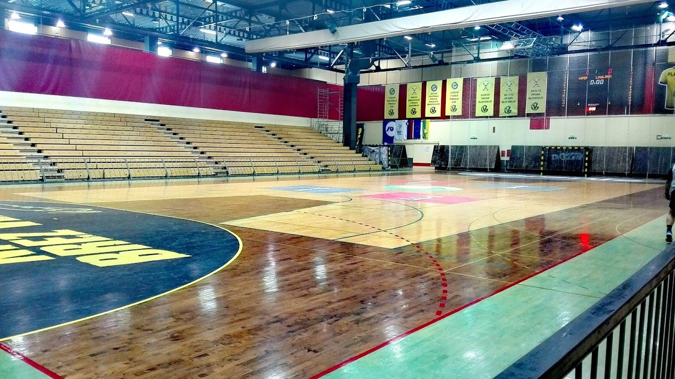 Rdeča dvorana športno rekreacijski zavod