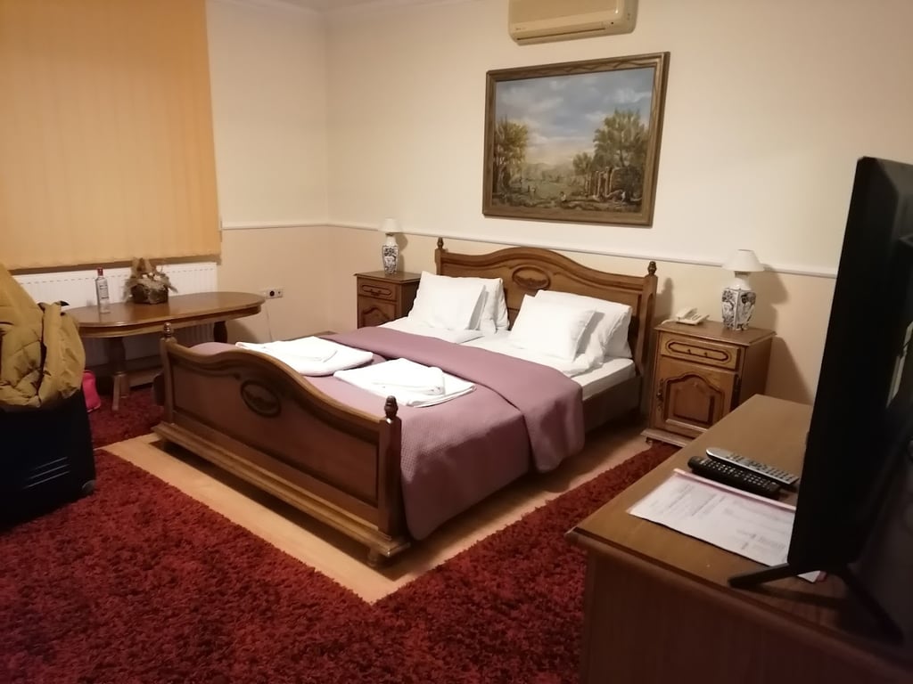 Parish Bull Hotel***