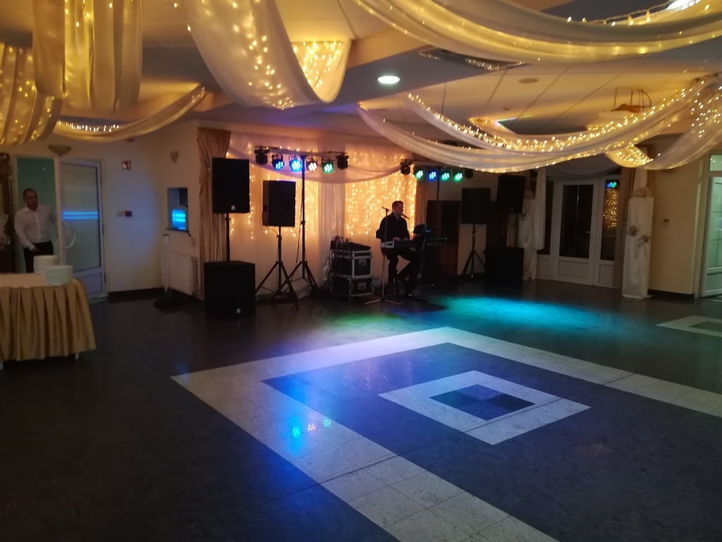 Parish Bull Hotel***