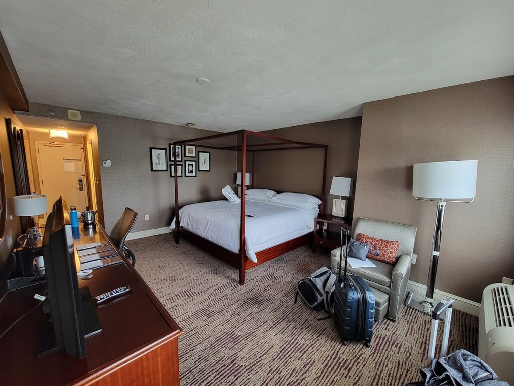 Sheraton Commander Hotel