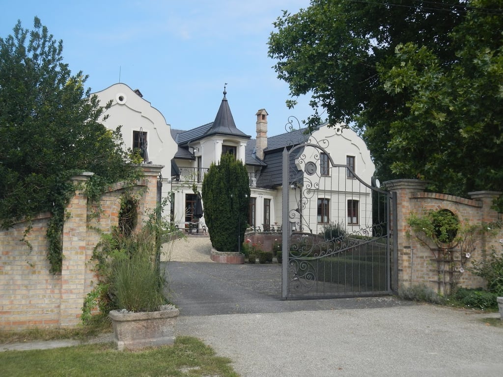 Dudits Kastély