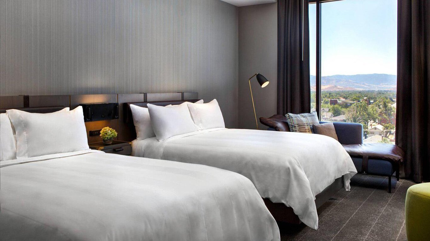Renaissance Reno Downtown Hotel & Spa