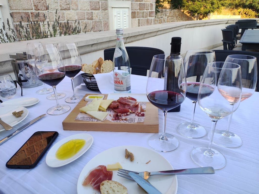 Saints Hills Winery