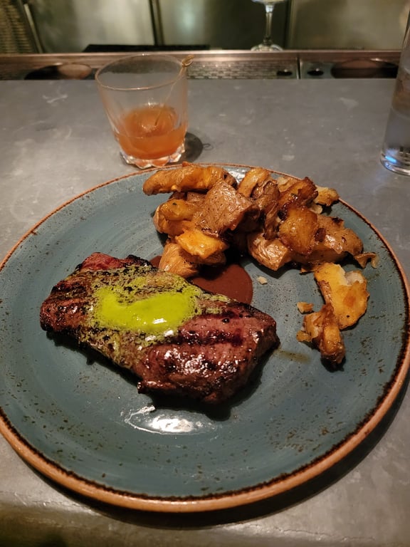 Red Owl Tavern