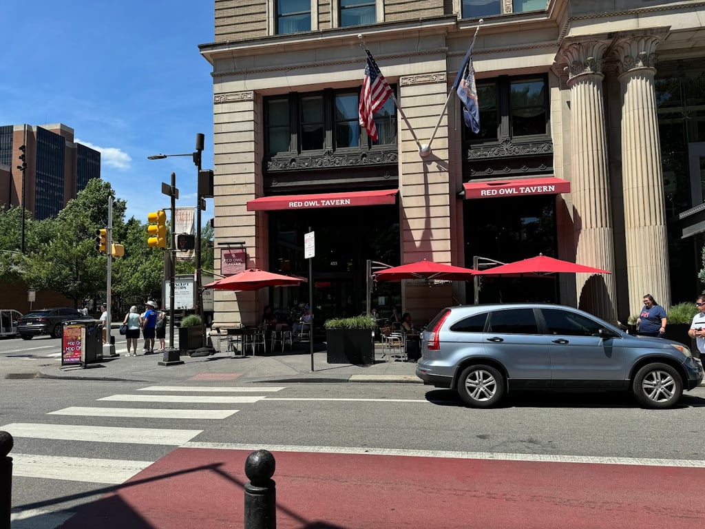 Red Owl Tavern