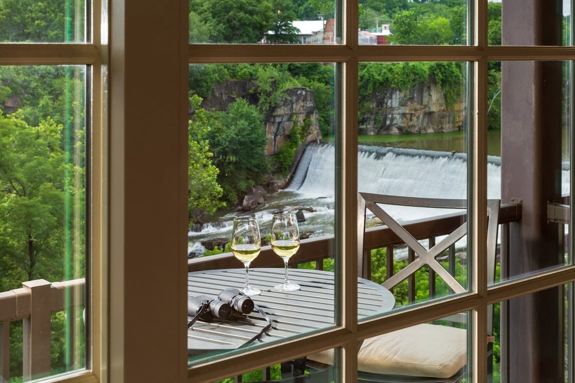 Diamond Mills Hotel & Tavern