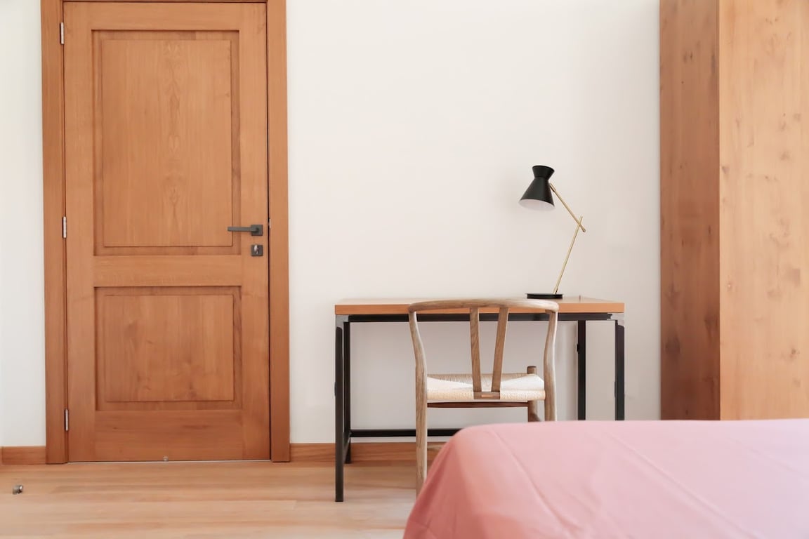 Glass House - Smart Rooms & Parking