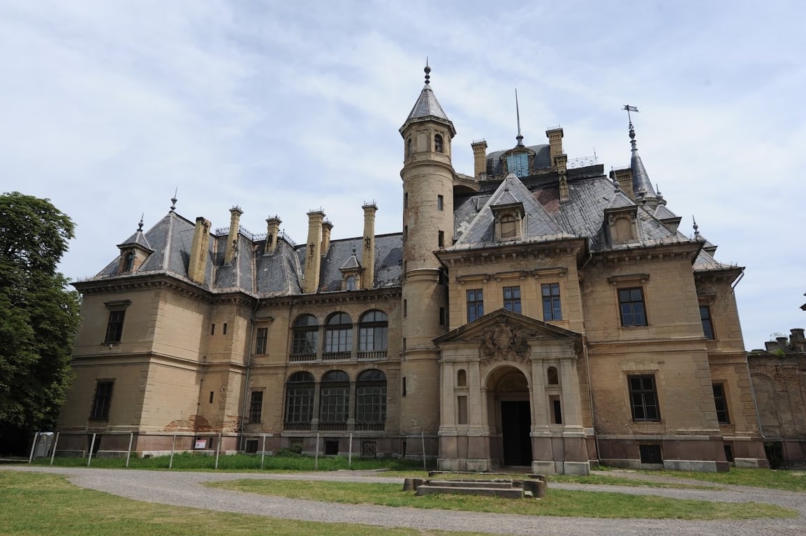 BOTANIQ Castle of Tura - Small Luxury Hotels of the World