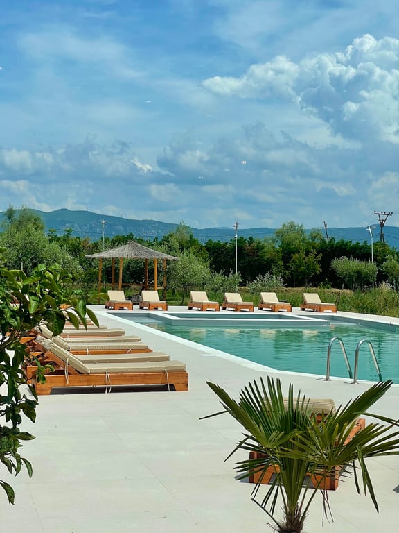 Evergreen Laguna Vain-Lezhe