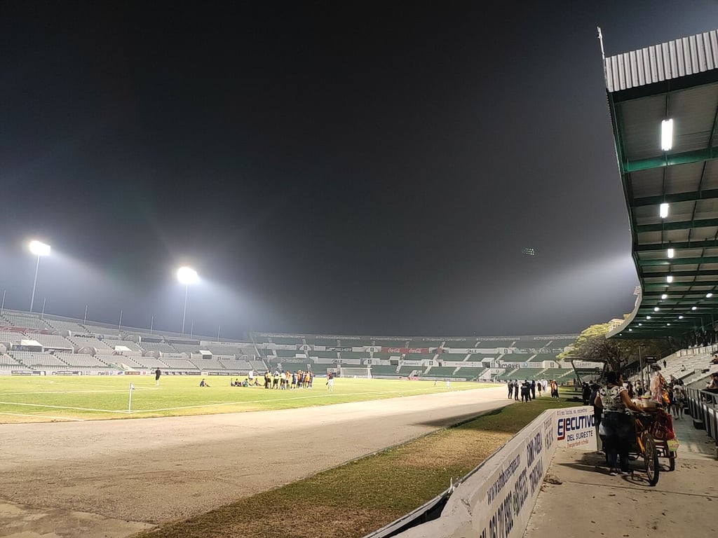 Estadio Víctor Manuel Reyna