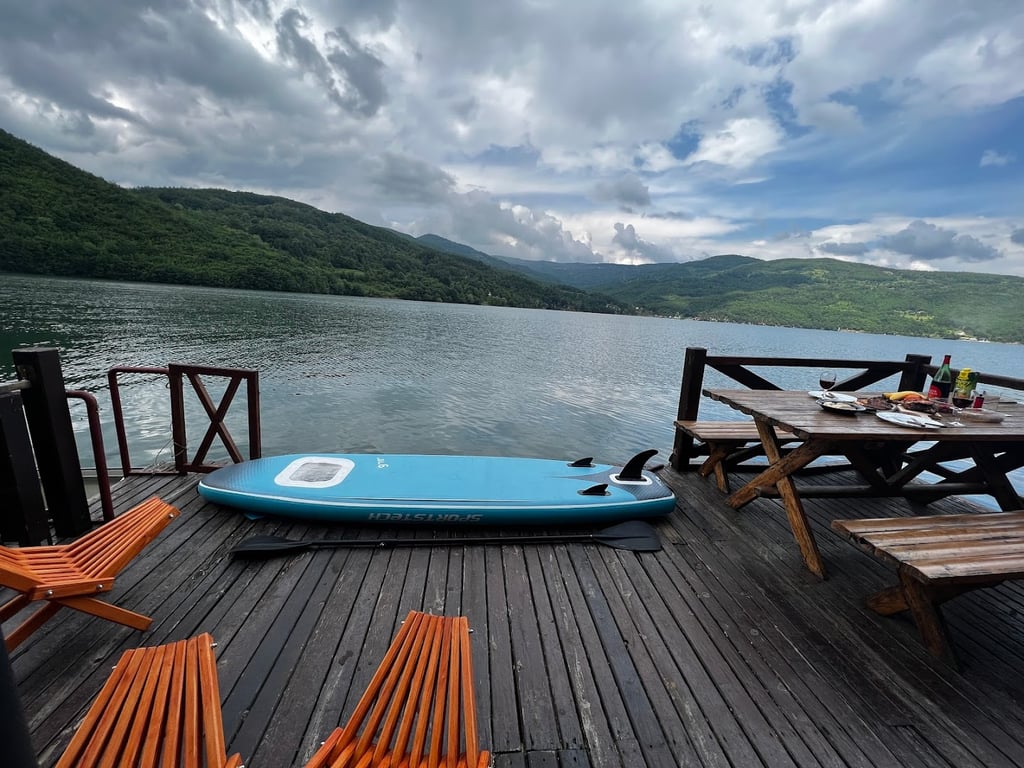 Lake House Perucac