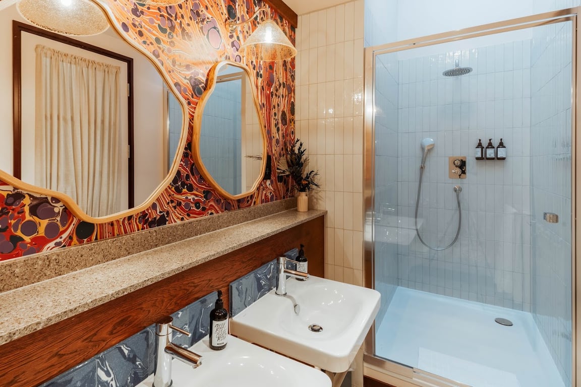 room2 Chiswick Hometel