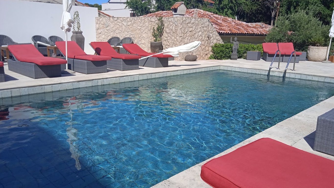 Dolphin Suites