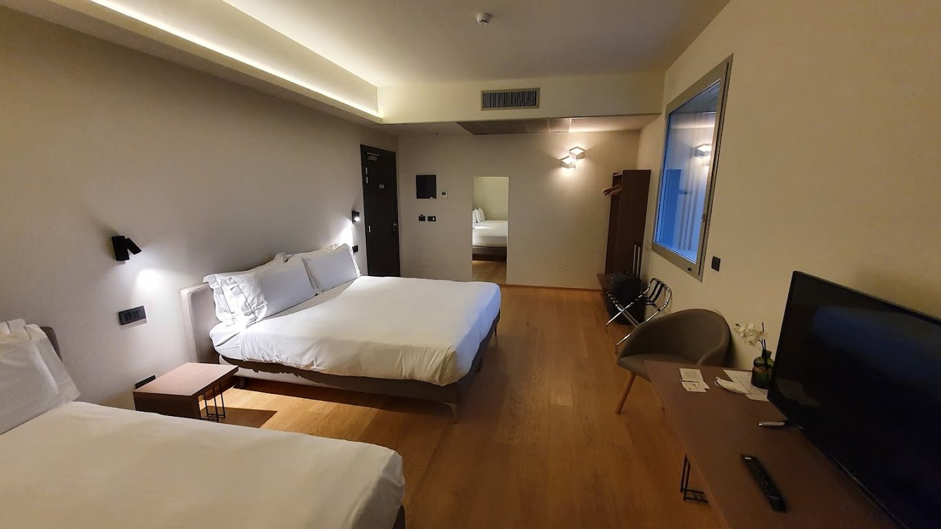 Hotel The Cube