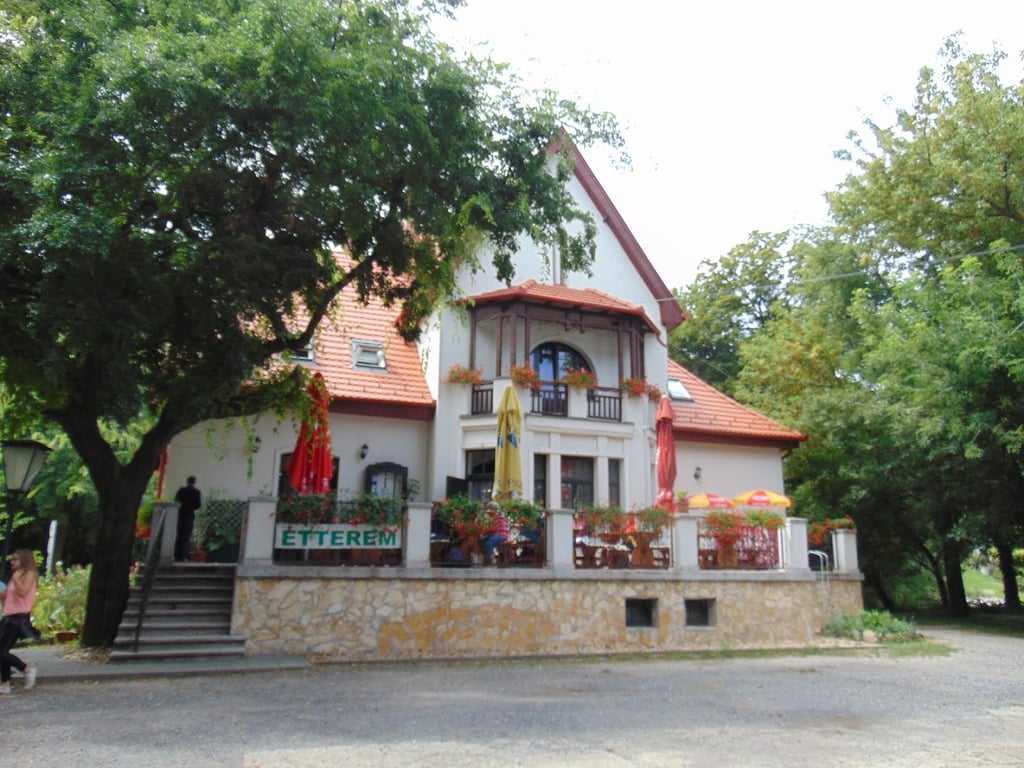 Sághegy Fogadó & Panzió Étterem