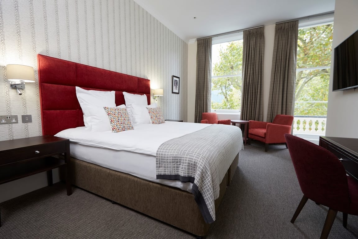 54 Queen's Gate Hotel