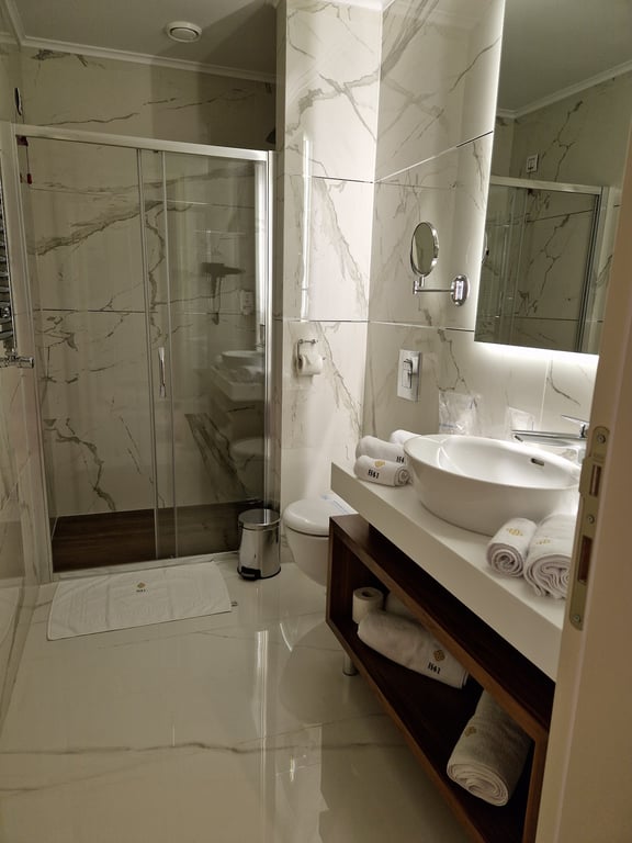 H41 Luxury Suites