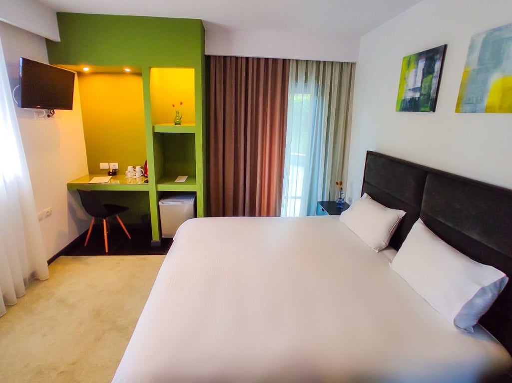 Dim's Hotel & Restaurant