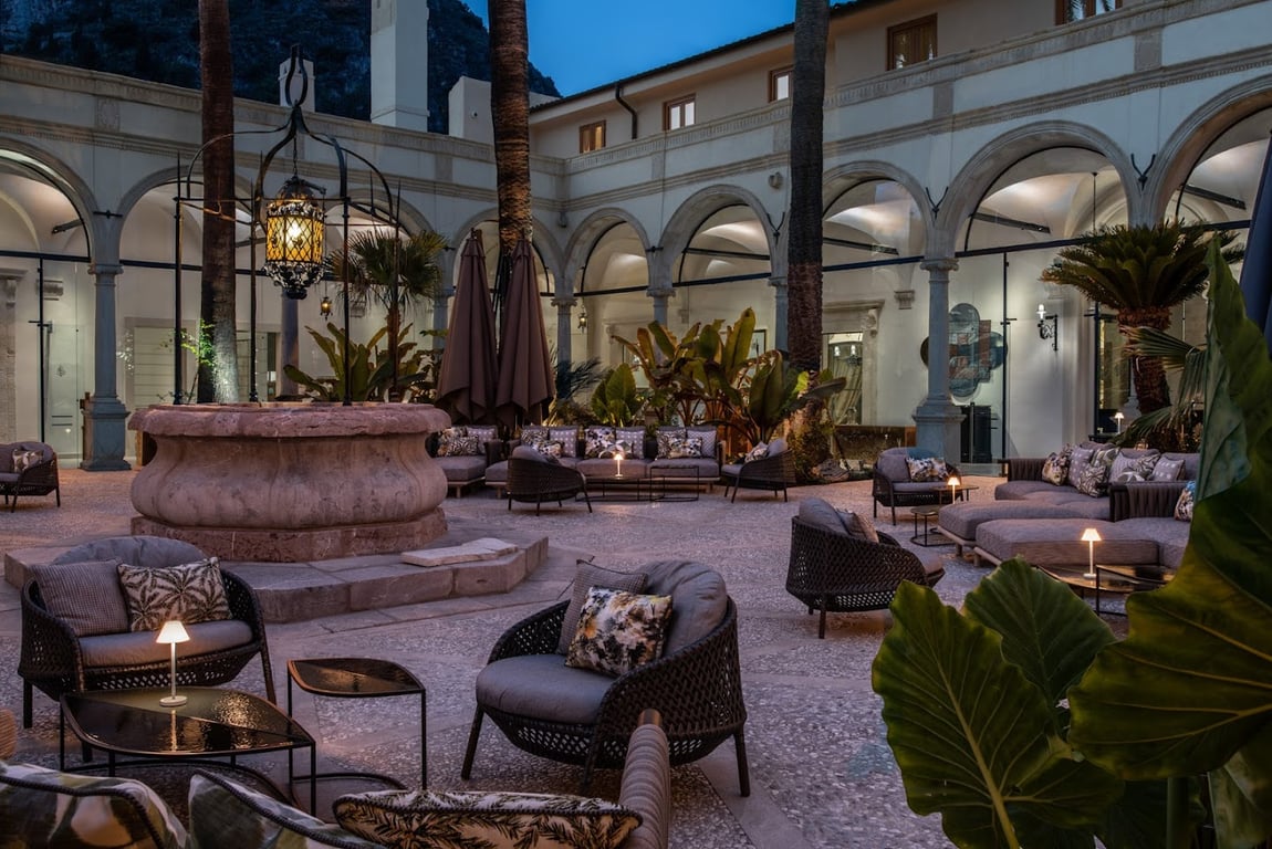 Bar & Chiostro