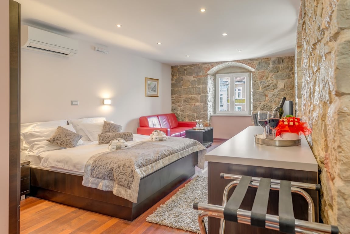 Palace Suites Heritage Hotel - Adults Only