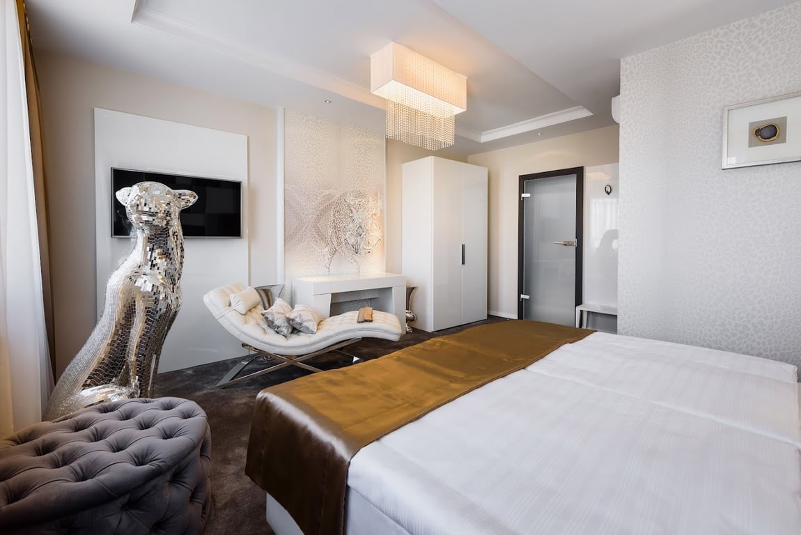 RQ Boutique & Unique Hotel