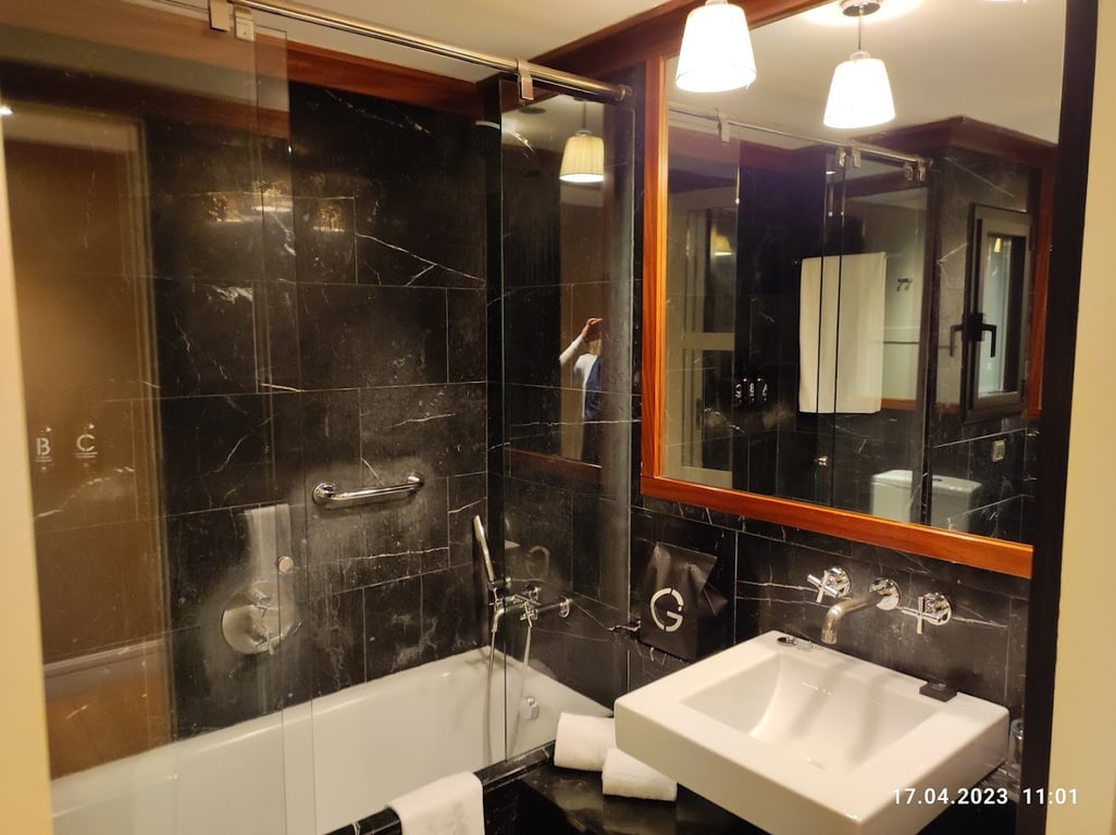 U232 Hotel