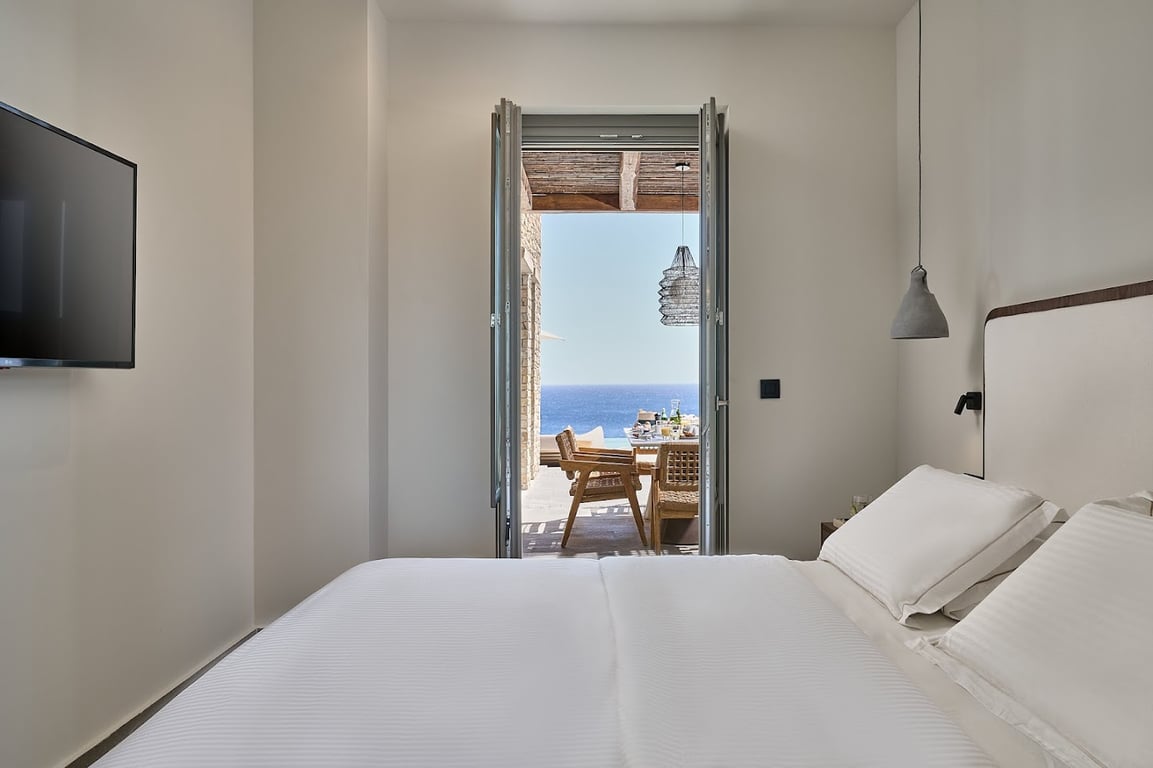 Ios Grand Pool Suites