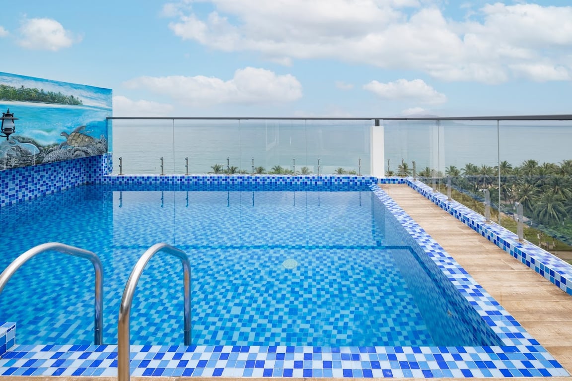 Azura Gold Hotel & Apartment