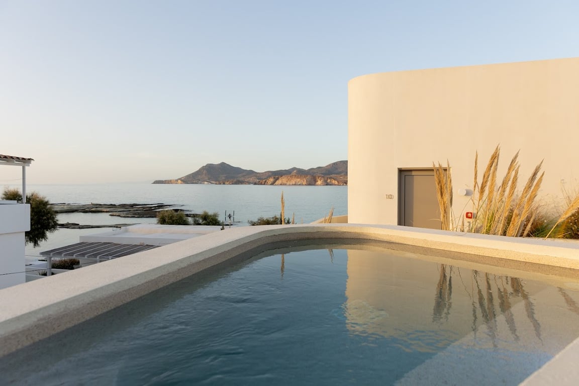 White Pebble Suites