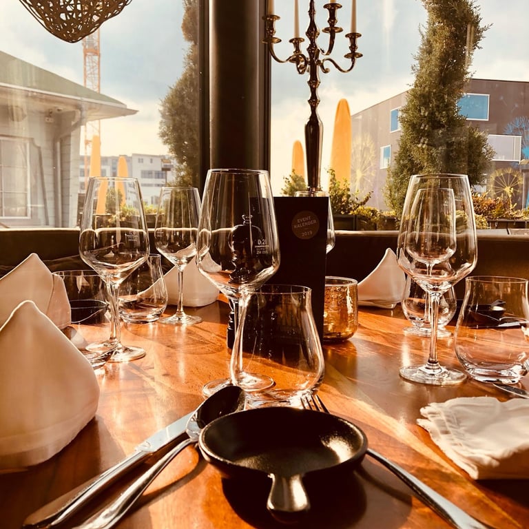 CHECK INN Restaurant