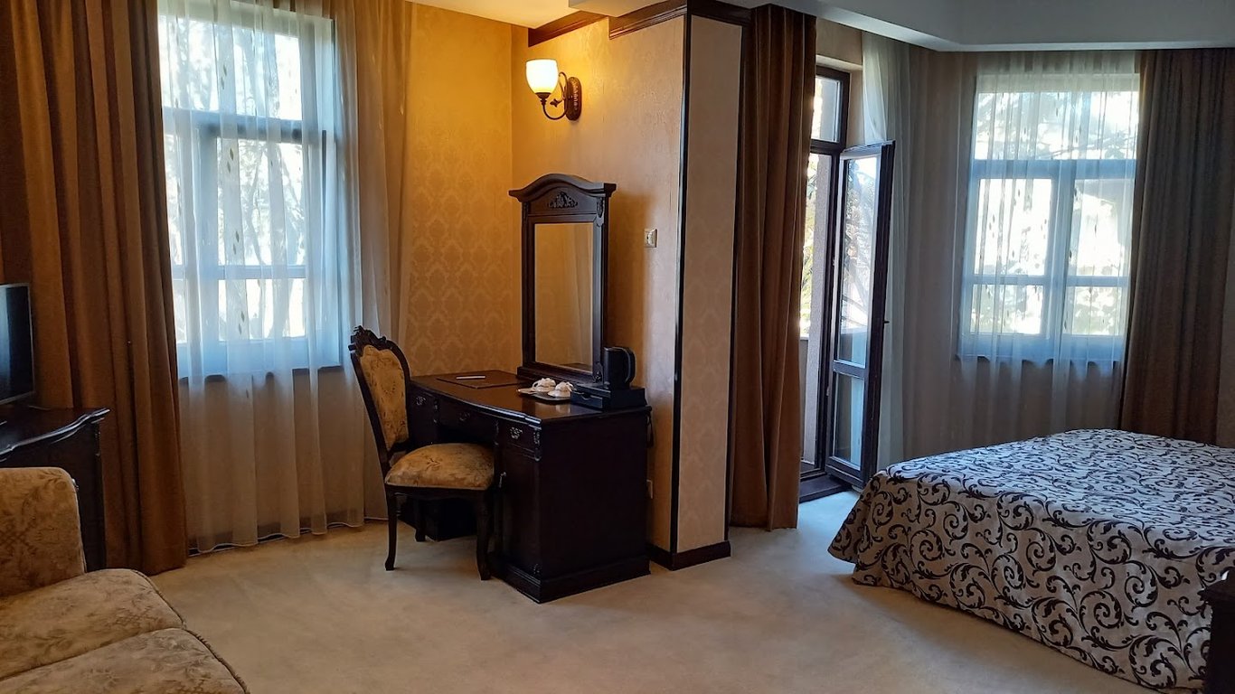 Hotel Carol