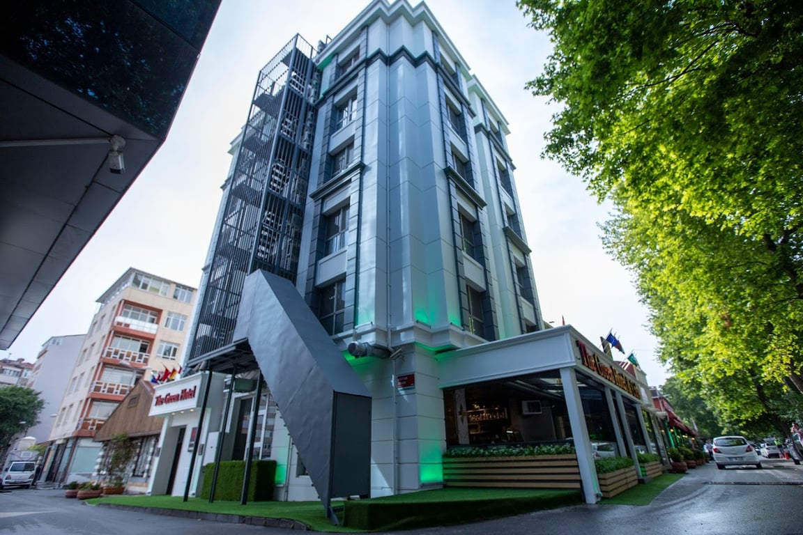 THE GREEN HOTEL
