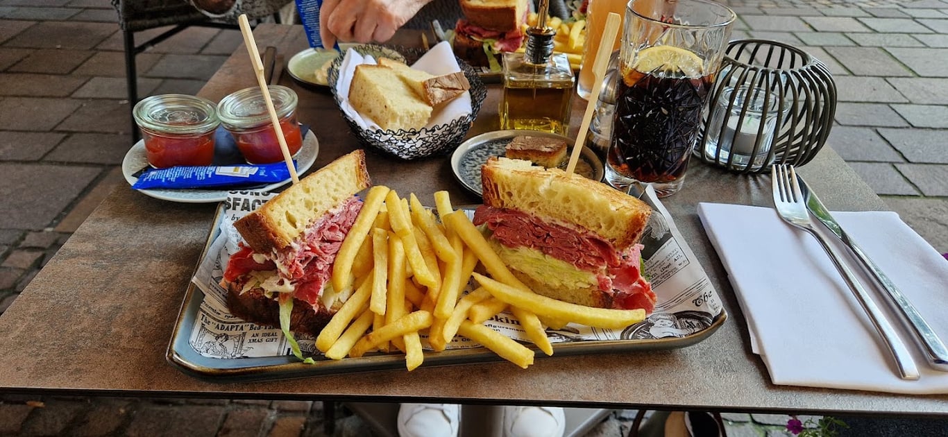 Leo's Restaurant, Café & Wine-Bar